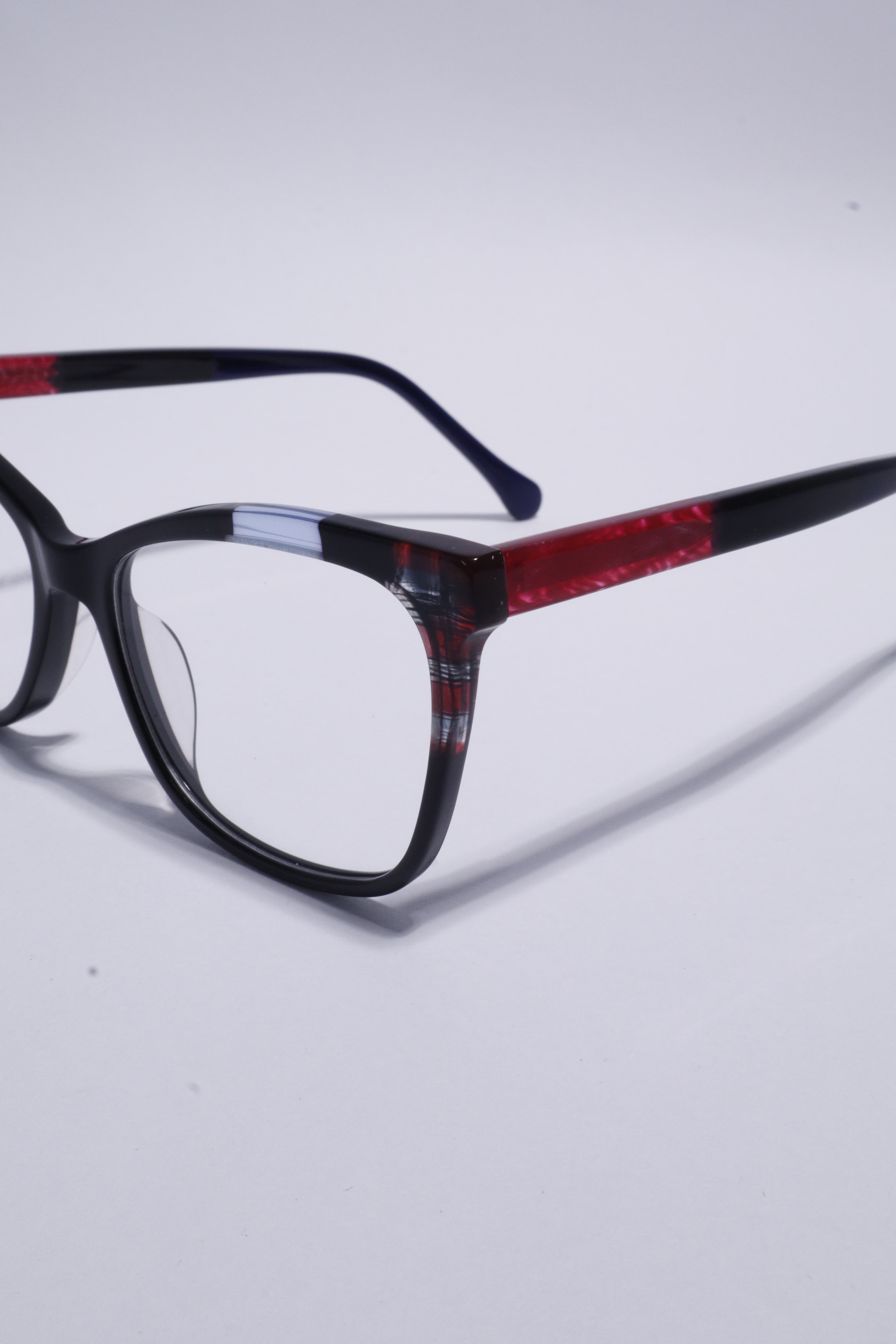 Negro con detalles en rojo jaspeado - Lateral